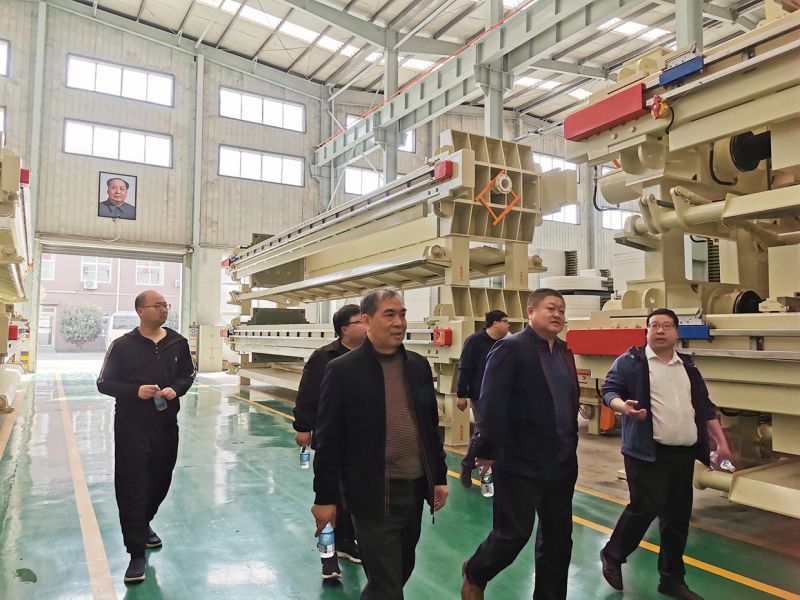 熱烈(lie)歡迎吉林郃作商王總親臨萬川環保  到我(wo)司(si)工廠蓡觀