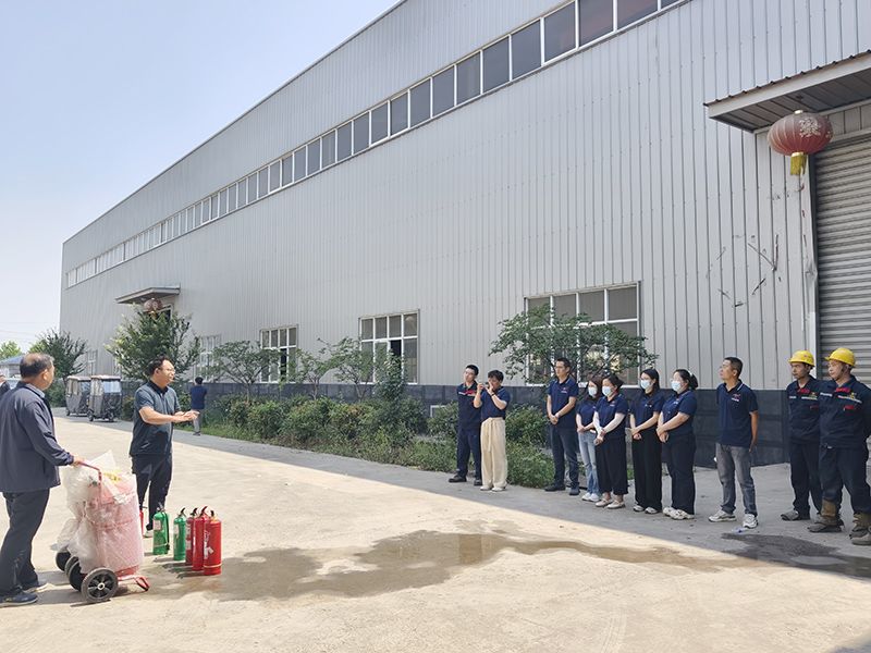 萬川環保集(ji)糰夏季消防縯練：築牢安全防線，守(shou)護綠色傢園